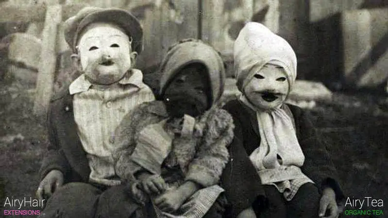 Creepy Halloween costume: three kids