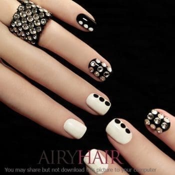 Elegantiškas Prancūziškas manikiūras: juoda / balta