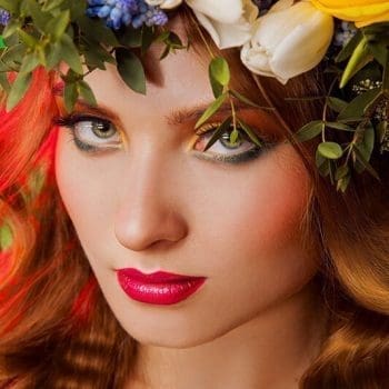 Eine exotische aussehende Frisur für eine schöne Braut,