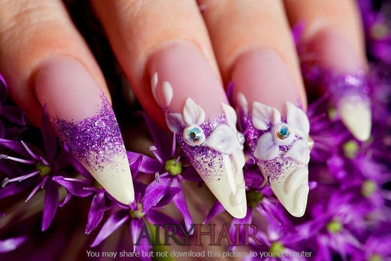 Absolutely stunning nail polish design with flowers & sparkles