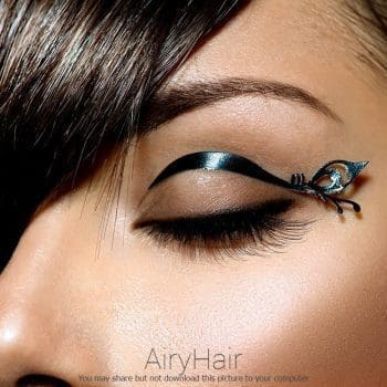 Juodas akių kontūras su melsvu pakabuku