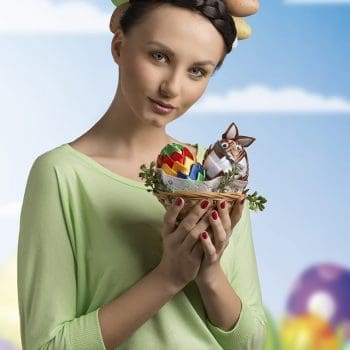 Šukuosena su Kiaušiniais Ant Galvos