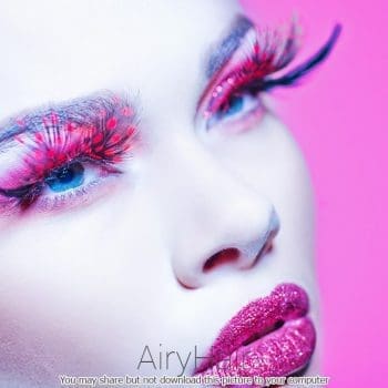 Ilgi antakiai ir rožiniai akių šešėliai