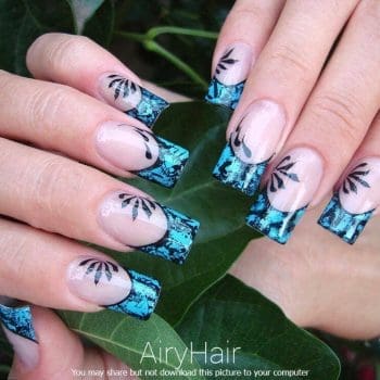 Jūūros melynumo manikūras