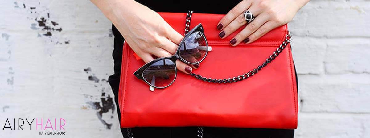 Top 20+: Things Every Girl or Woman Should Keep in Her Purse (2023)