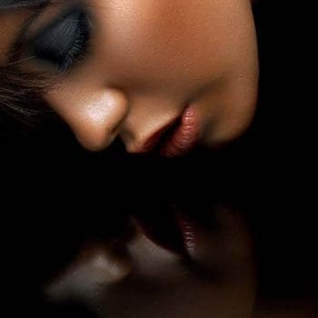 5+ Differences Between Synthetic vs. Human Hair Extensions (2025)