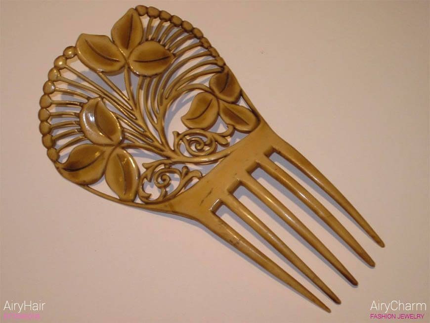 Wooden Victorian hair comb