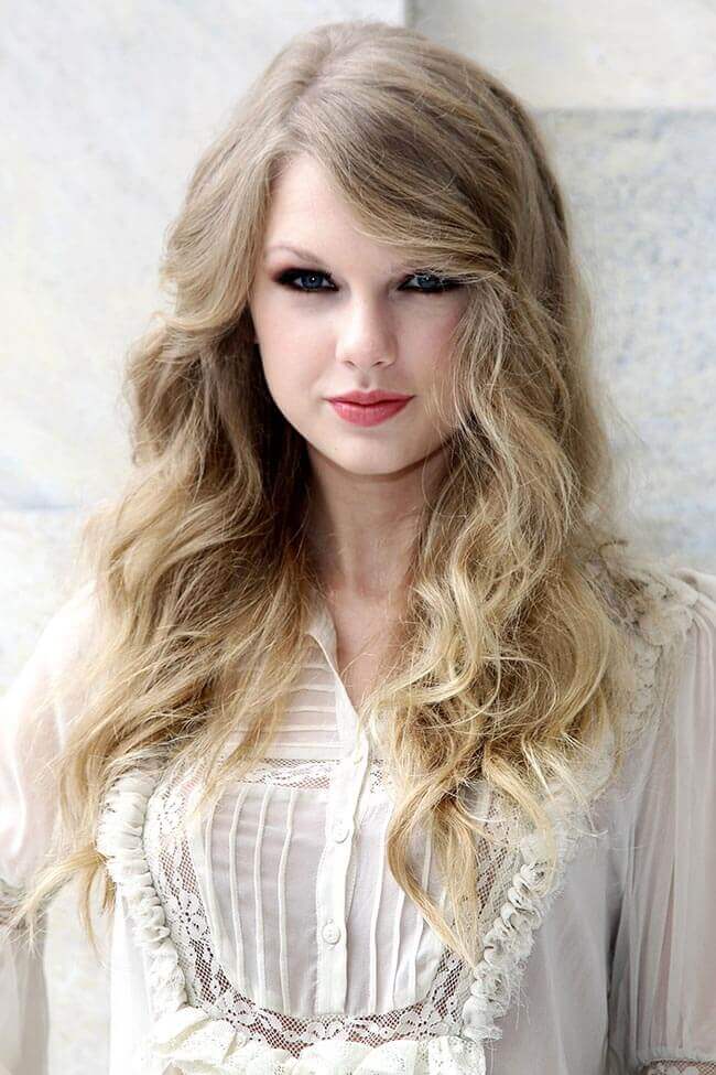 Taylor Swift with Hair Extensions” src= Taylor Swift with Hair Extensions