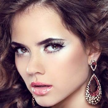 6+ Best Ways to Maintain & Curl Straight Hair Extensions in 5 Mins (2023)
